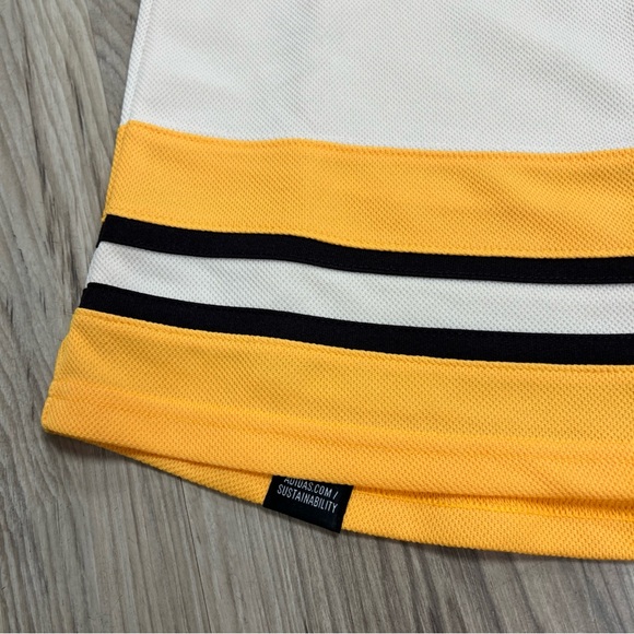 Adidas Boston Bruins Patrice Bergeron 100th Men’s 44 Hockey Jersey IM8290 $230 - Picture 4 of 9